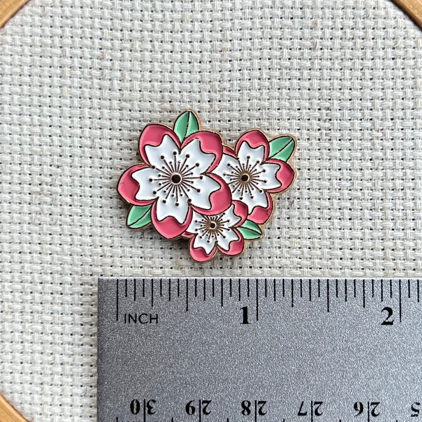 Pink and White Flowers Enamel Needle Minder