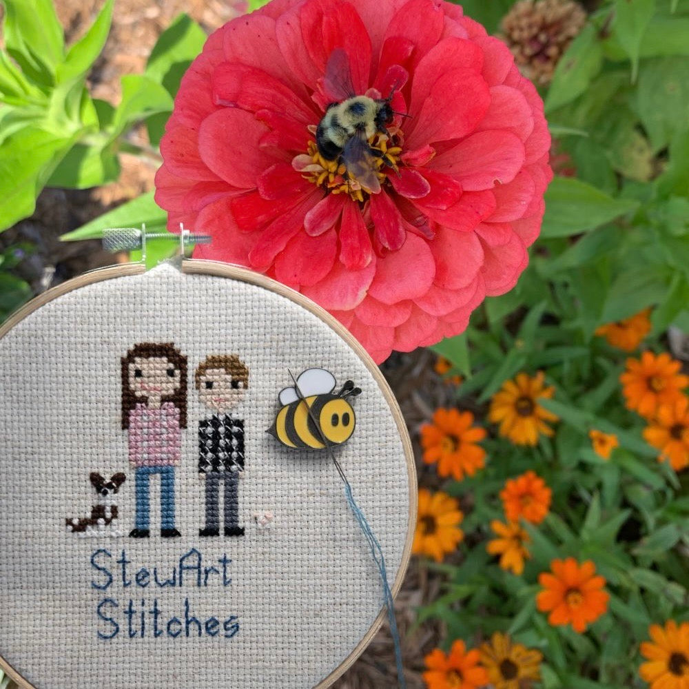 Bee Enamel Needle Minder
