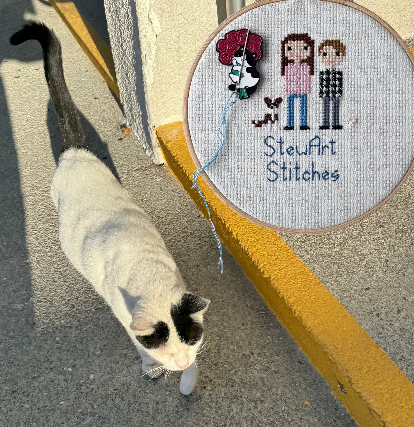 Cat With Roses Magnetic Enamel Needle Minder