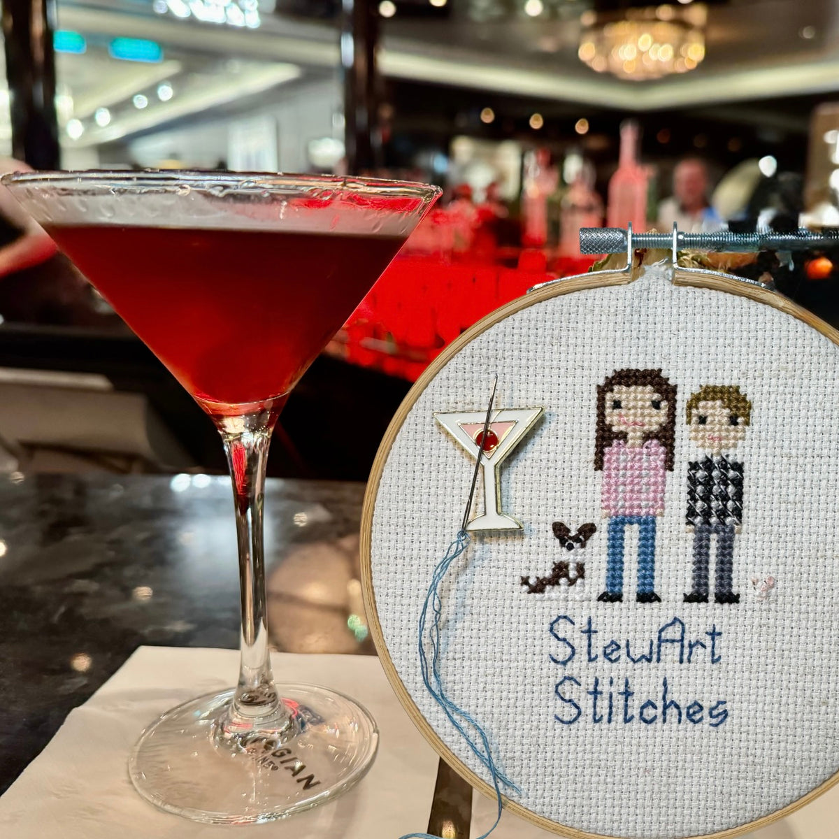 Colorful martini cocktail enamel needle minder with strong magnet, perfect for holding needles while cross stitching, embroidery, quilting, needlepoint or sewing. Fun drink themed needle holder for stitchers.