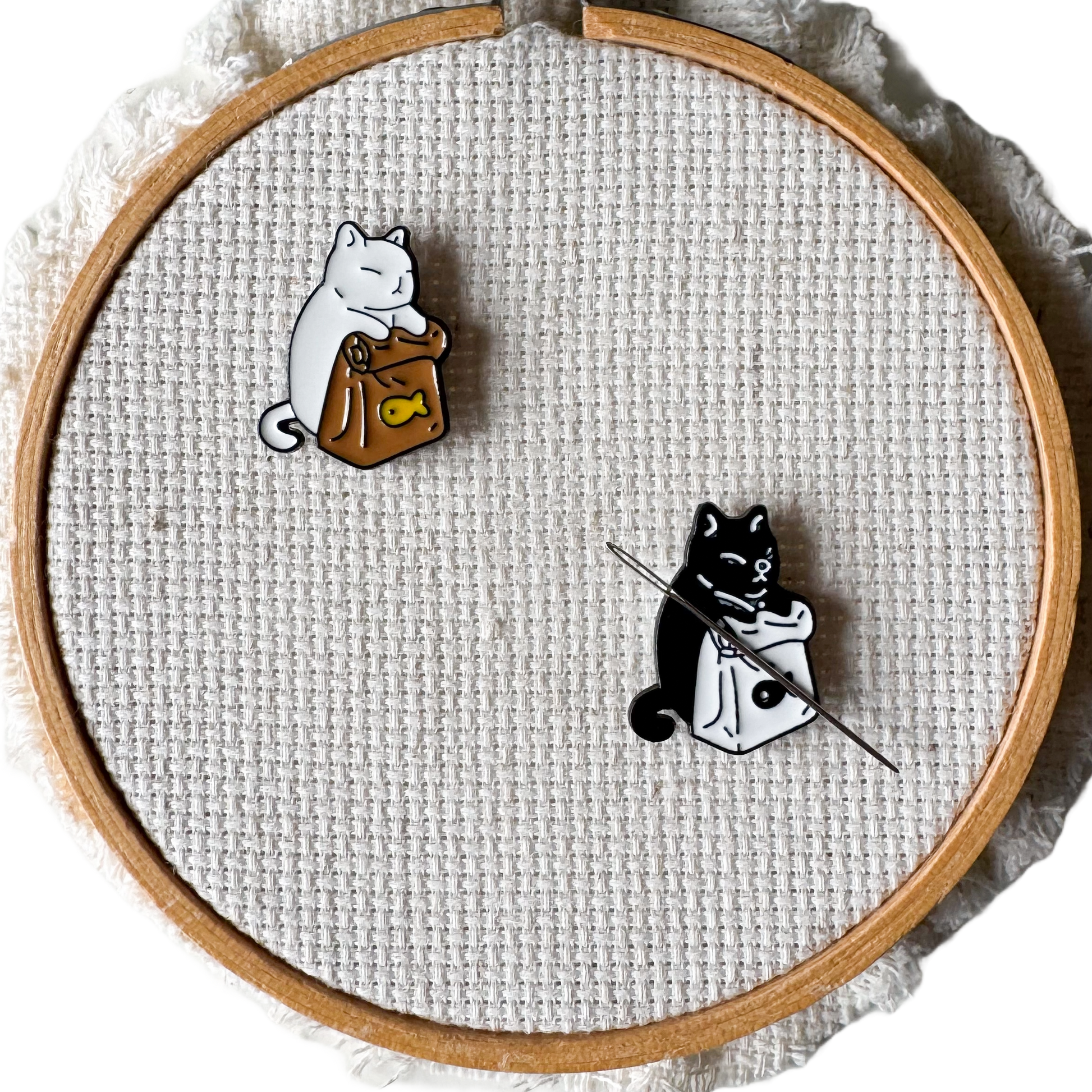 Black and White Cat Enamel Needle Minders