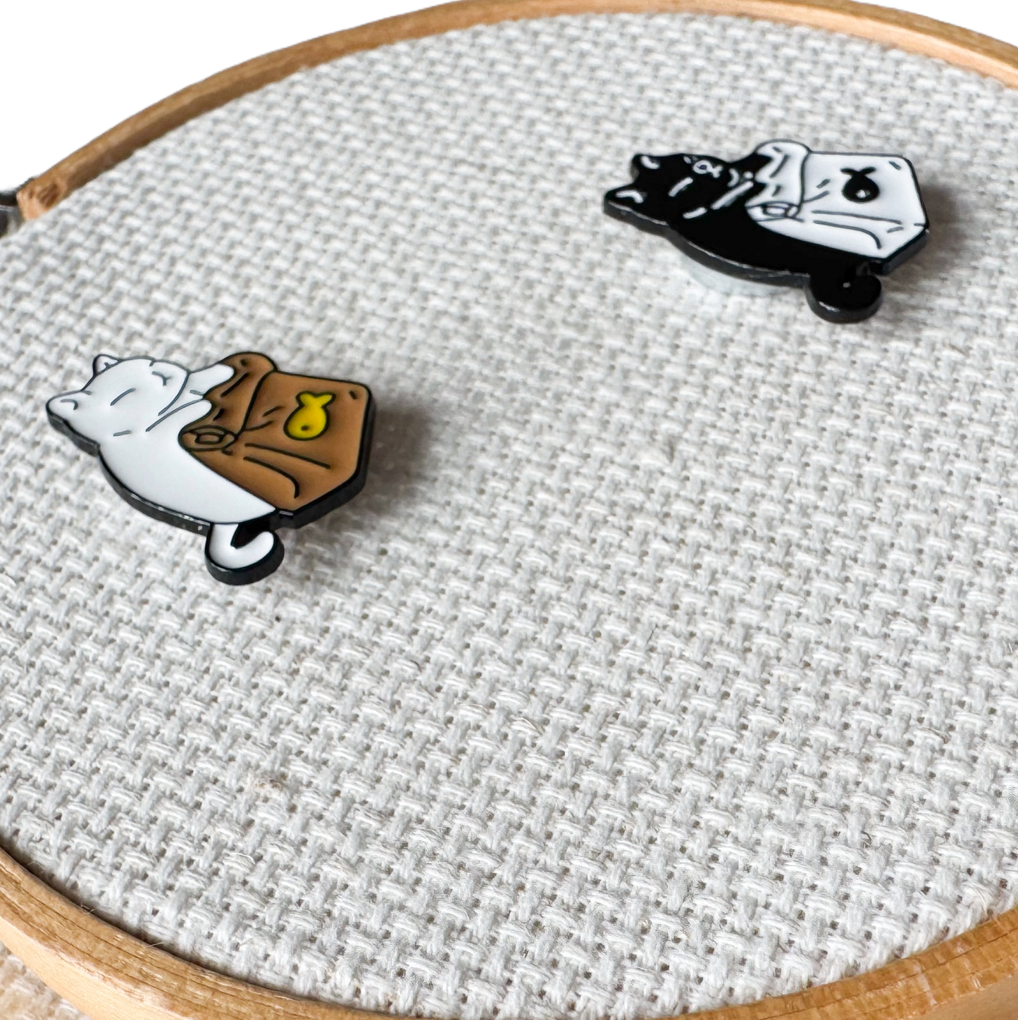 Black and White Cat Enamel Needle Minders