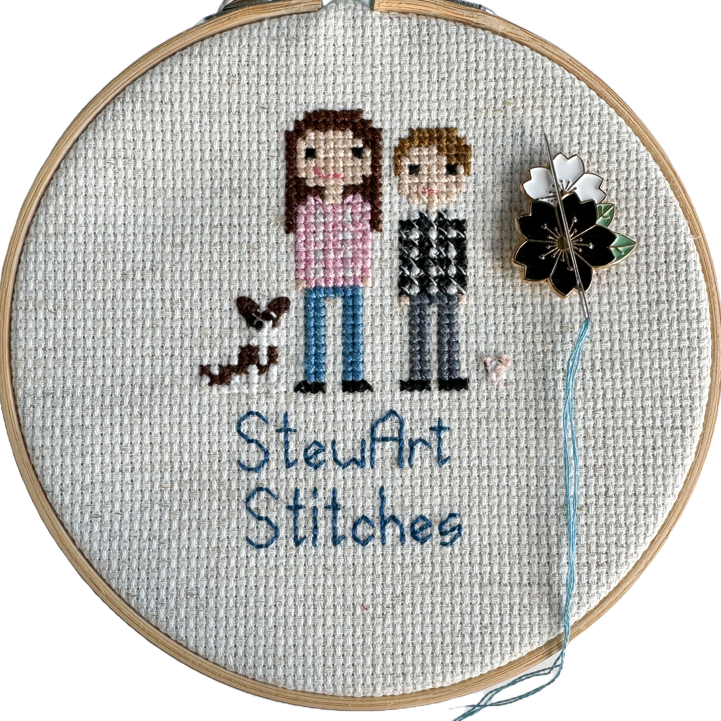 Black and White Flowers Enamel Needle Minder