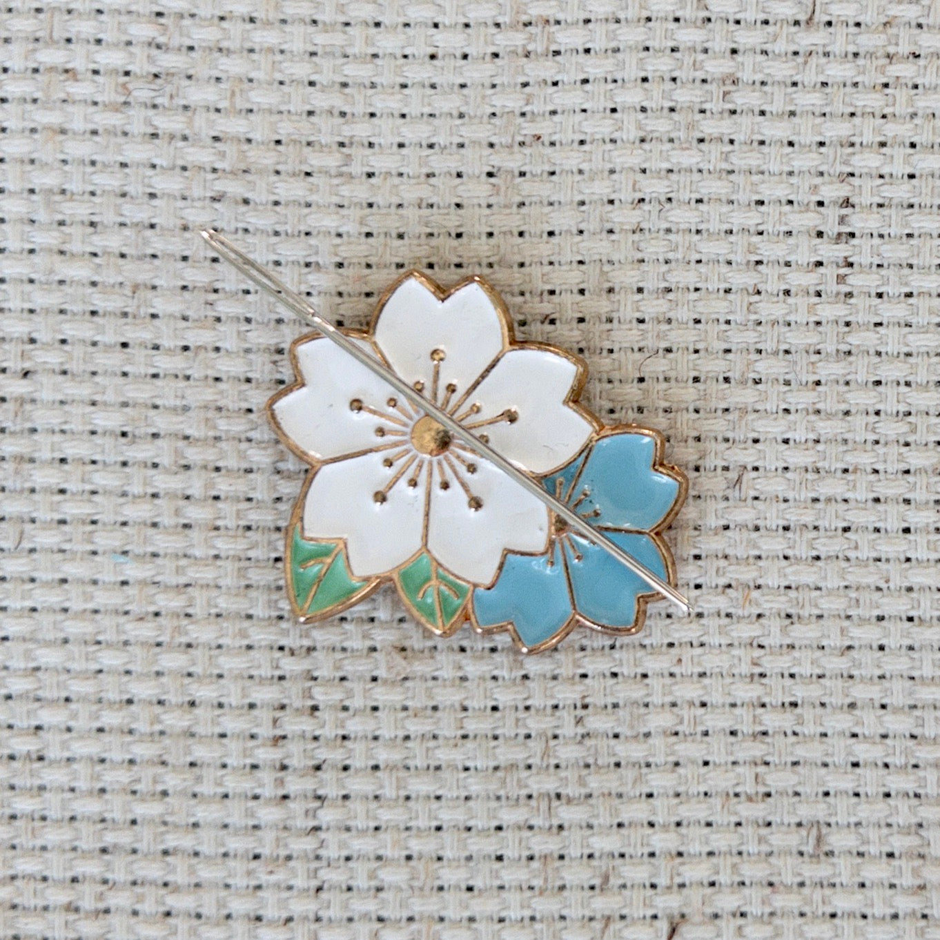 Blue and White Flowers Enamel Needle Minder