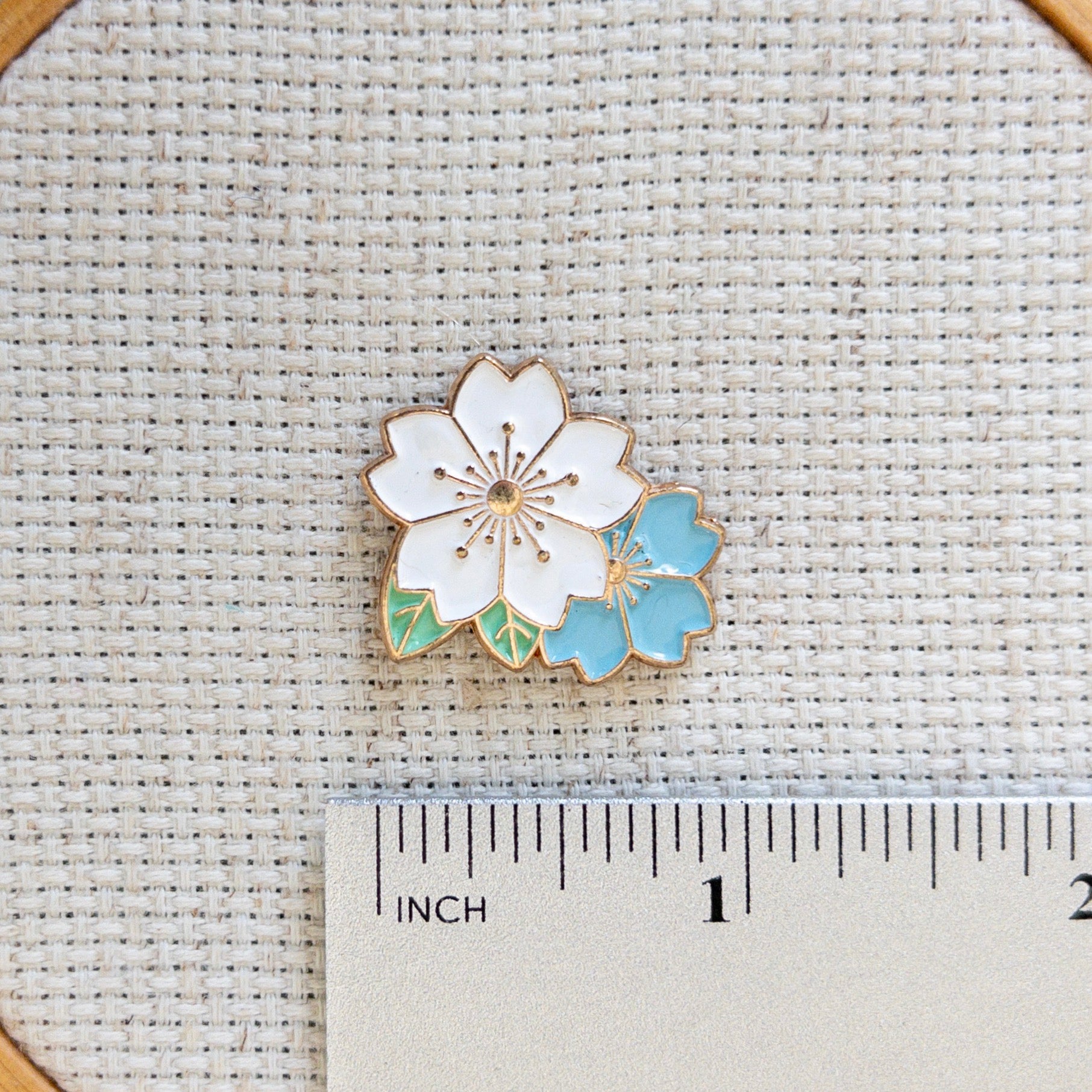 Blue and White Flowers Enamel Needle Minder