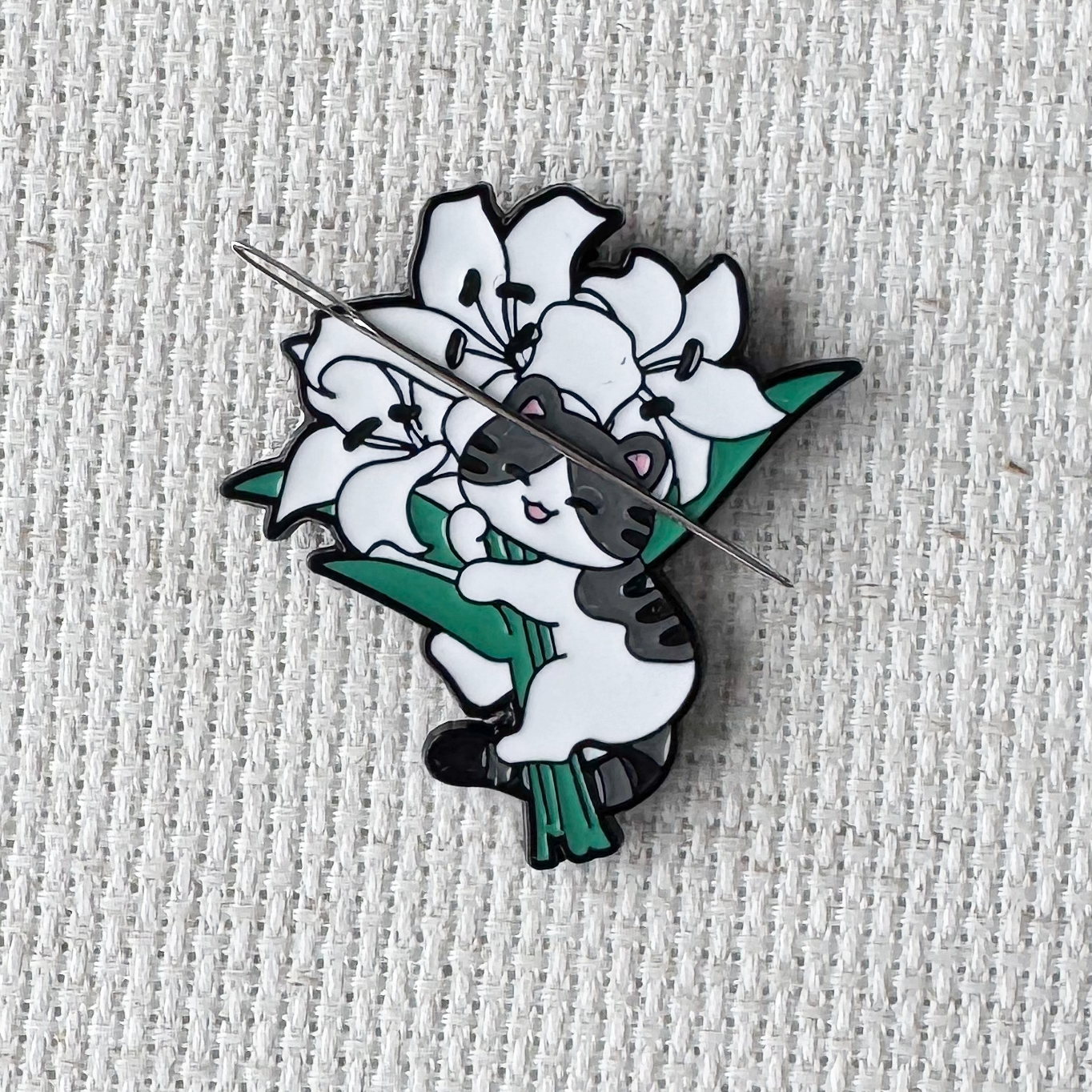 Cat With Lillies Magnetic Enamel Needle Minder
