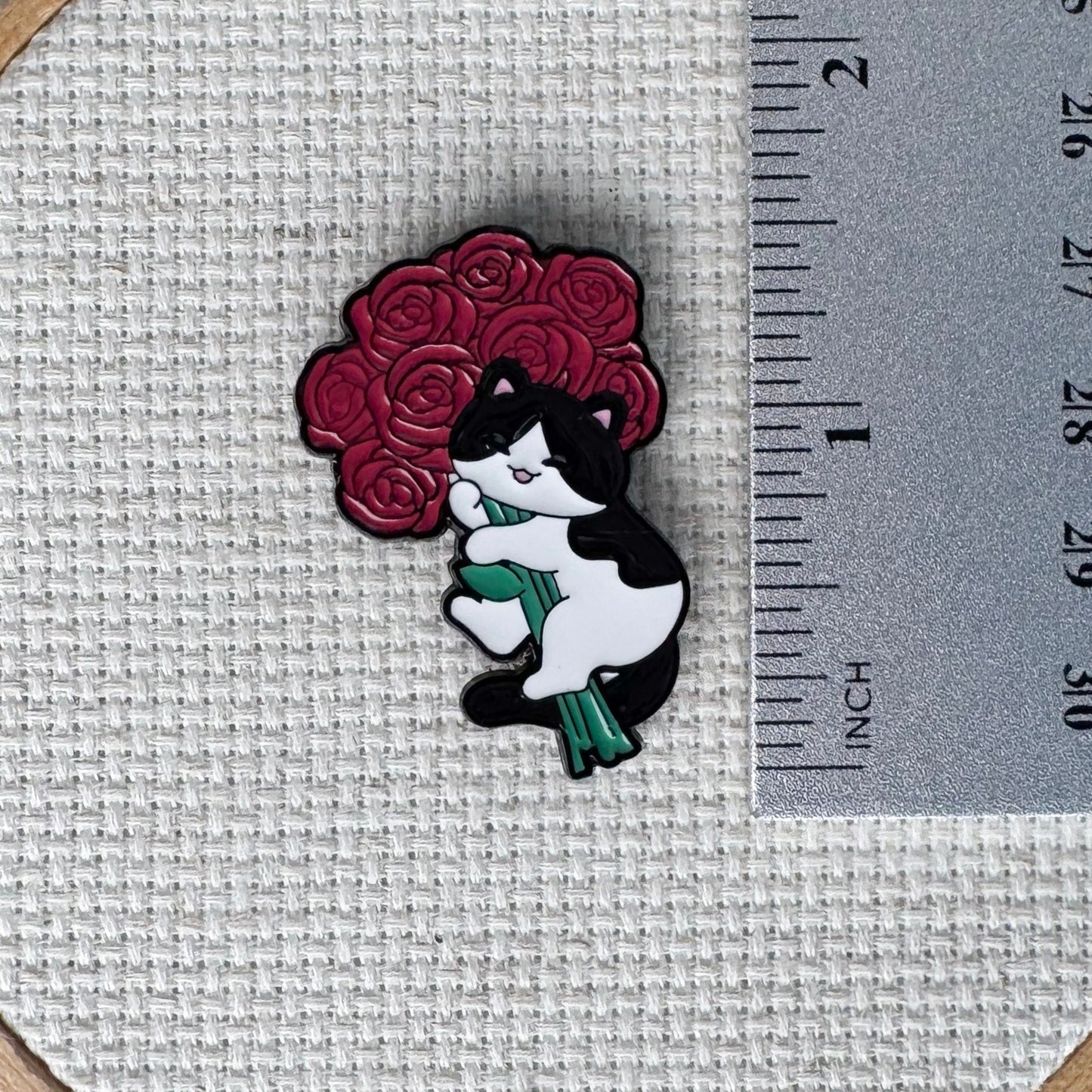 Cat With Roses Magnetic Enamel Needle Minder
