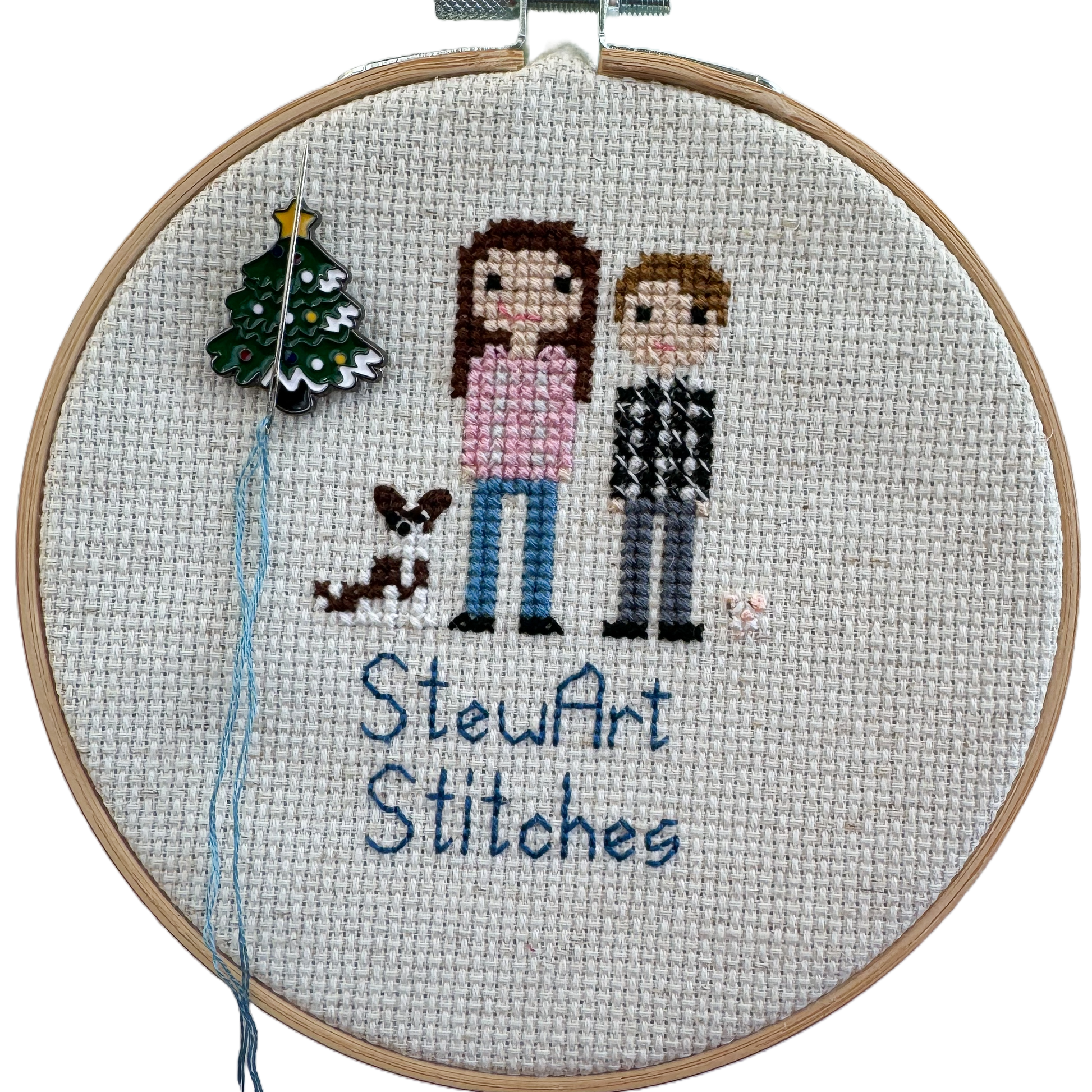 Christmas tree magnetic needle minder – enamel holiday accessory for cross stitch, embroidery, and needlepoint – festive stitching gift with decorated tree design.