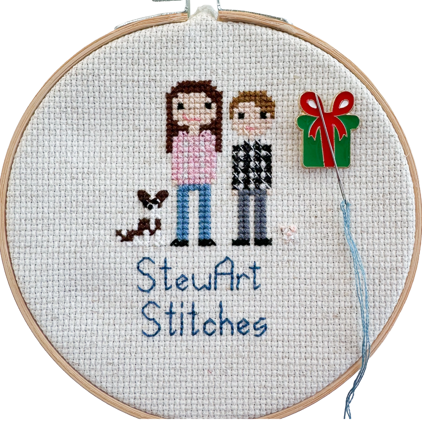 Christmas green present with red bow magnetic needle minder – festive enamel accessory for cross stitch, embroidery, and needlepoint – holiday gift box design for stitchers and crafters.