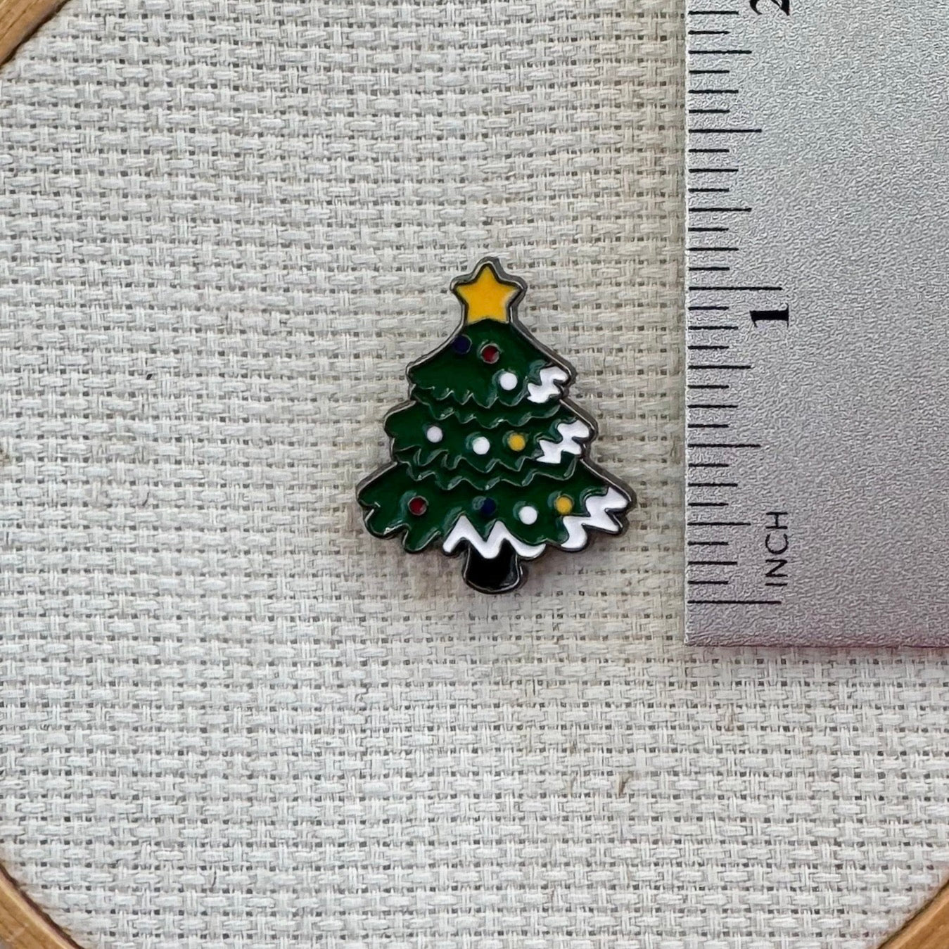 Christmas tree Enamel Needle Minder