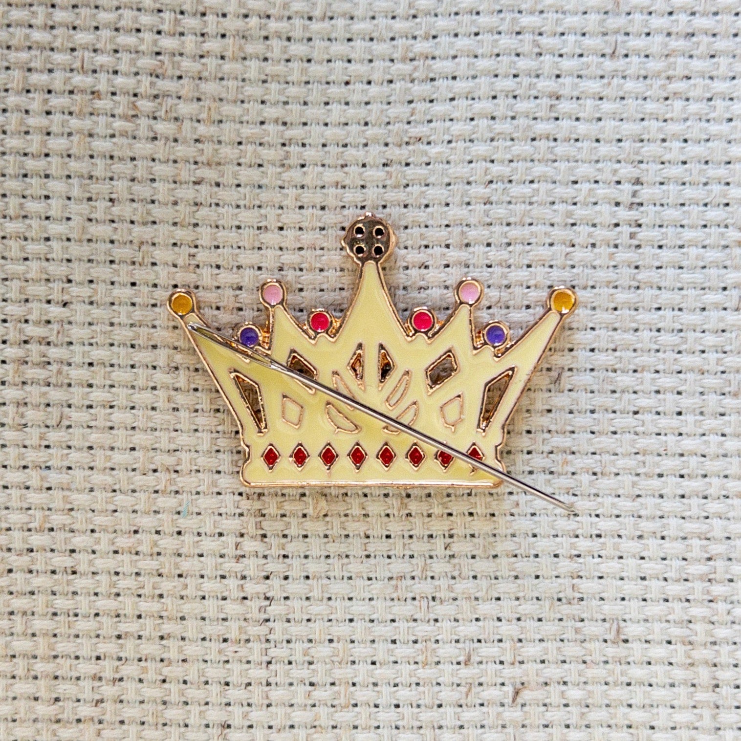 Crown Enamel Needle Minder