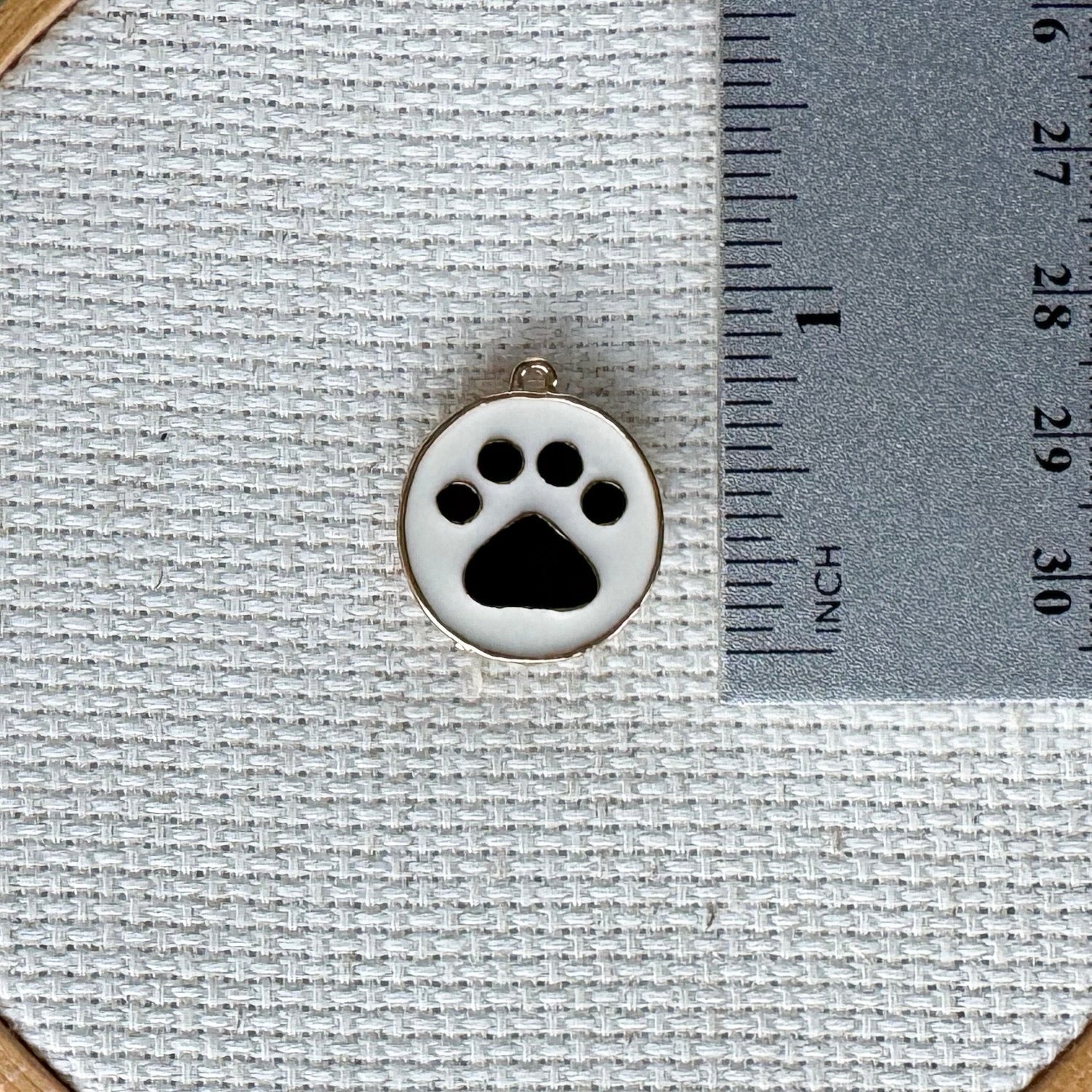 Dog Paw Enamel Needle Minder