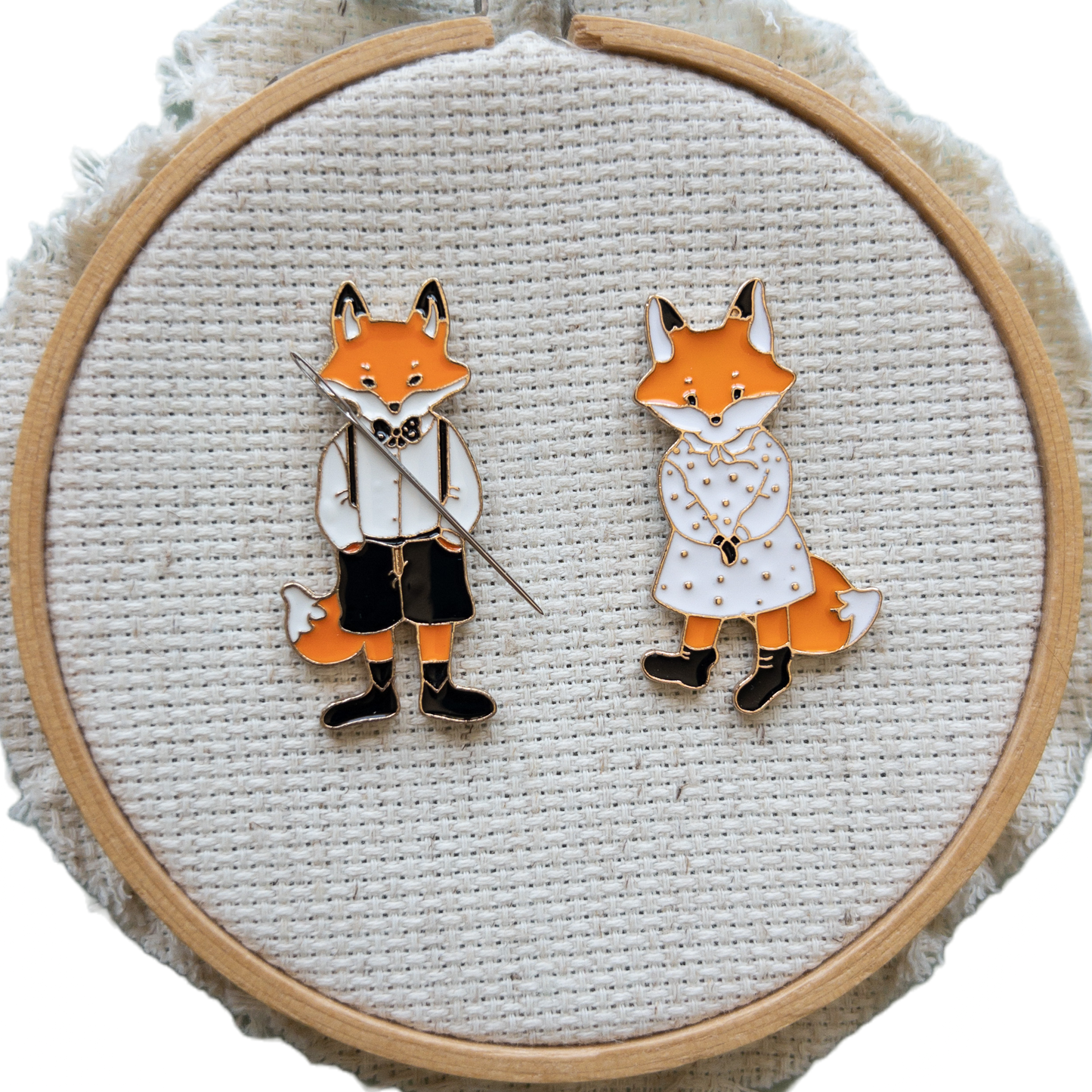 Fox Enamel Needle Minder