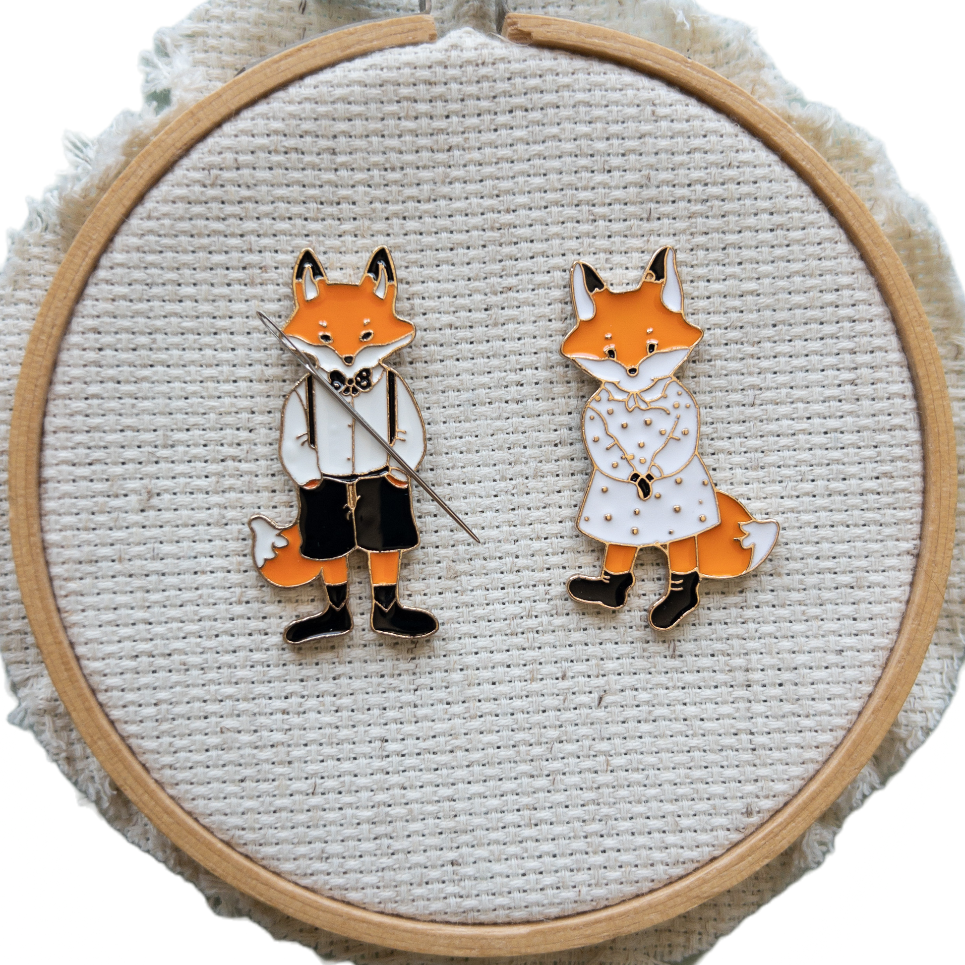 Fox Enamel Needle Minder
