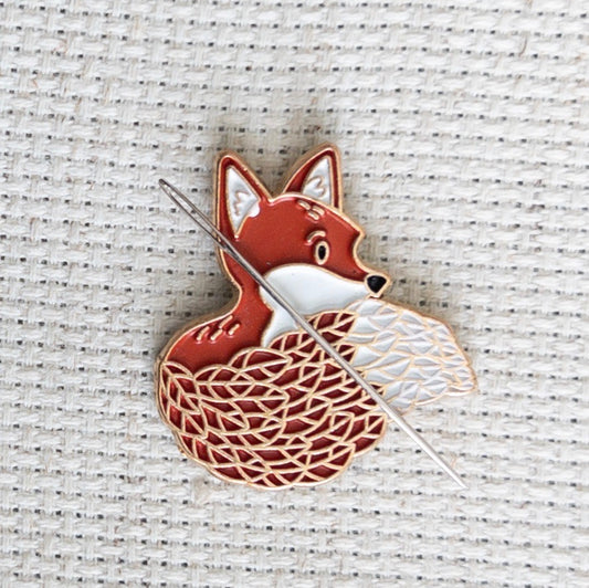 Fox Magnetic Enamel Needle Minder
