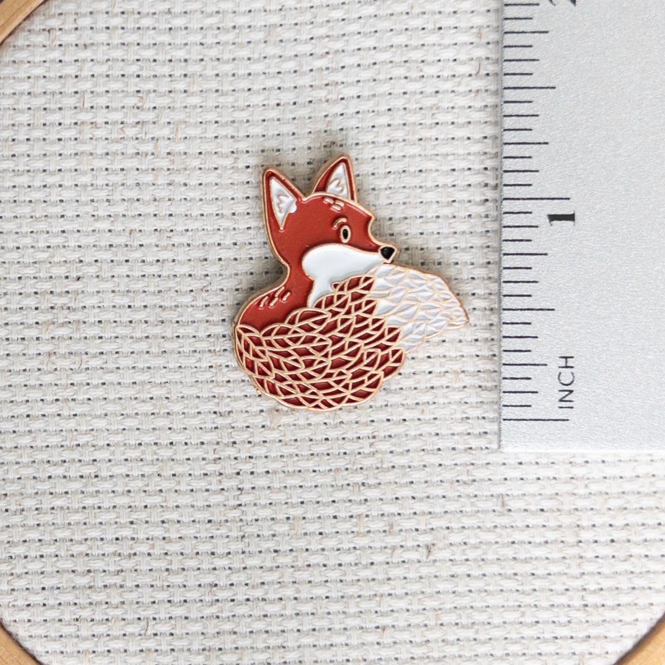 Fox Magnetic Enamel Needle Minder
