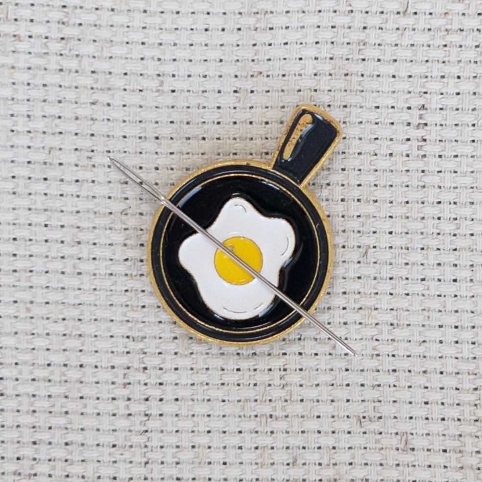 Fried Egg in Pan Enamel Needle Minder