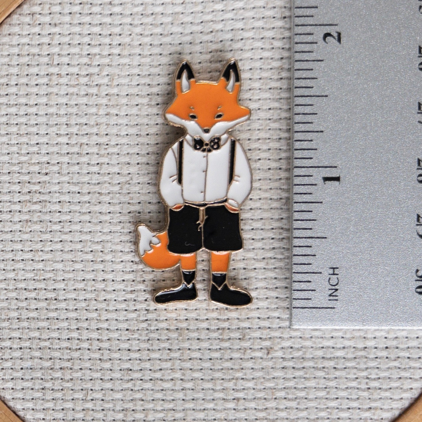 Gentleman Fox Enamel Needle Minder