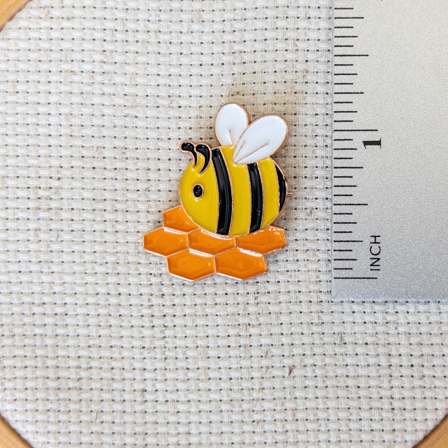 Honey Bee Magnetic Enamel Needle Minder
