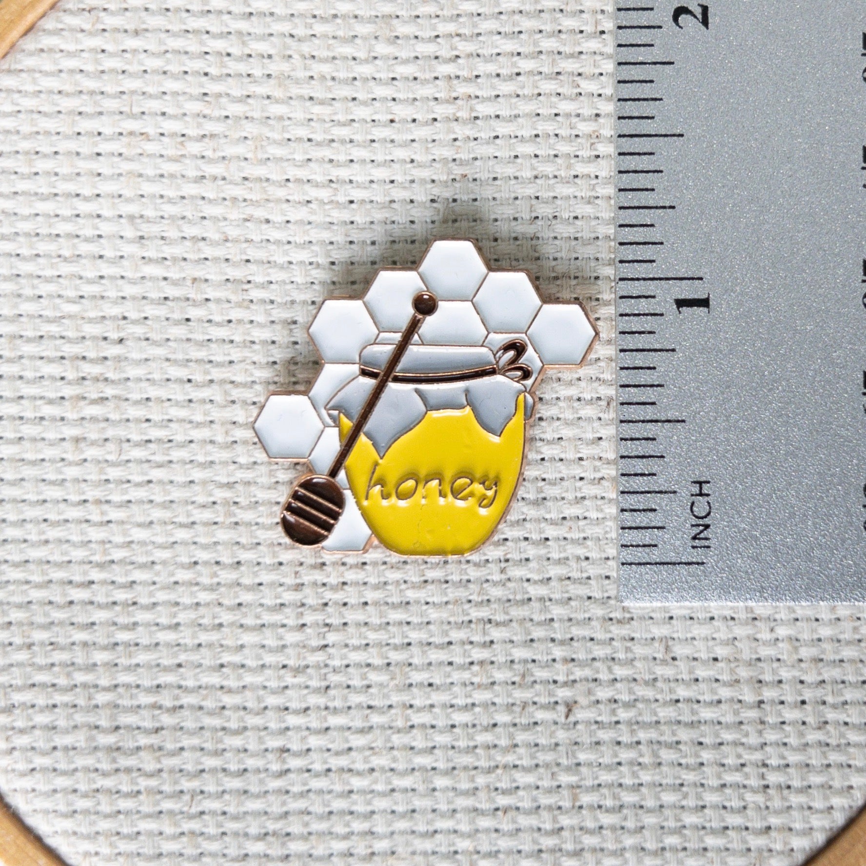 Honey Pot Magnetic Enamel Needle Minder