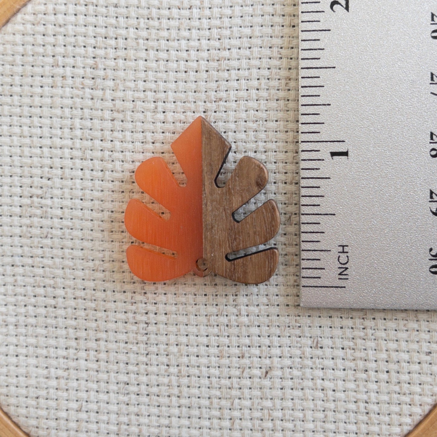 Autumn leaf magnetic needle minder made of wood and orange resin – accessory for cross stitch, embroidery, and needlepoint – fall stitching gift.