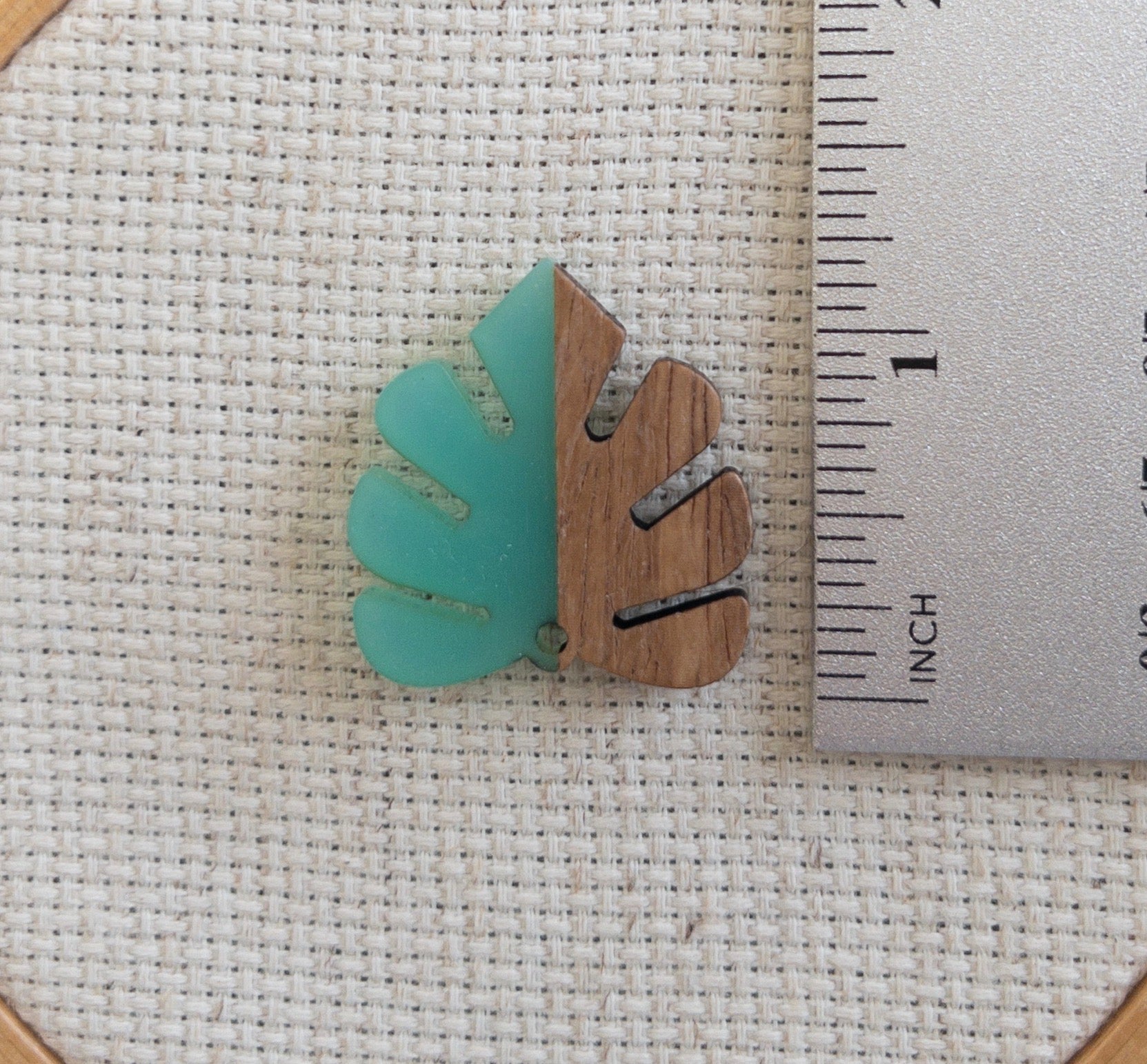 Autumn leaf magnetic needle minder made of wood and green resin -  accessory for cross stitch, embroidery, and needlepoint – fall stitching gift.