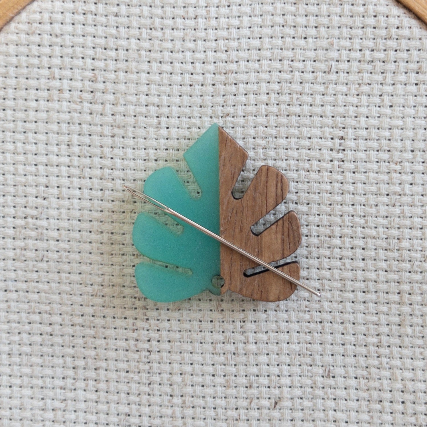 Autumn leaf magnetic needle minder made of wood and green resin -  accessory for cross stitch, embroidery, and needlepoint – fall stitching gift.