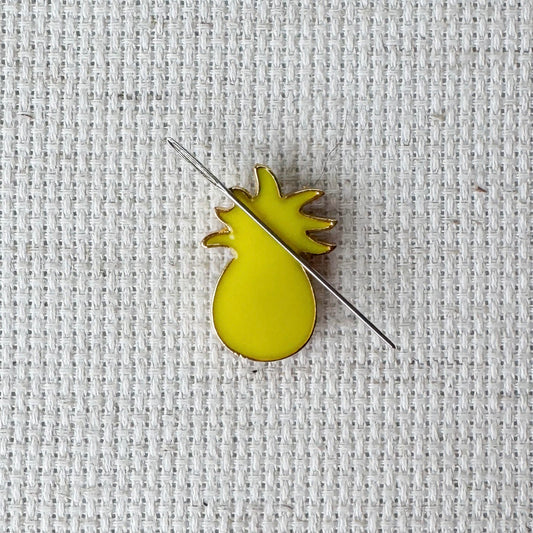 Pineapple Magnetic Enamel Needle Minder