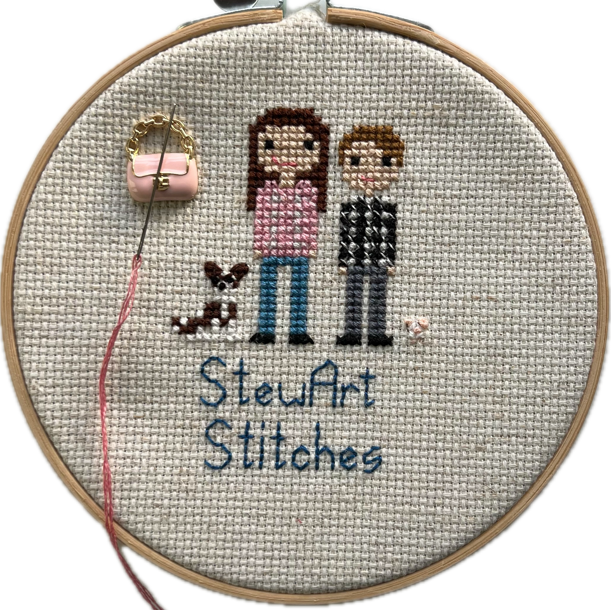 Pink purse magnetic needle minder – enamel accessory for cross stitch, embroidery, and needlepoint – stylish handbag design for fashion loving stitchers.