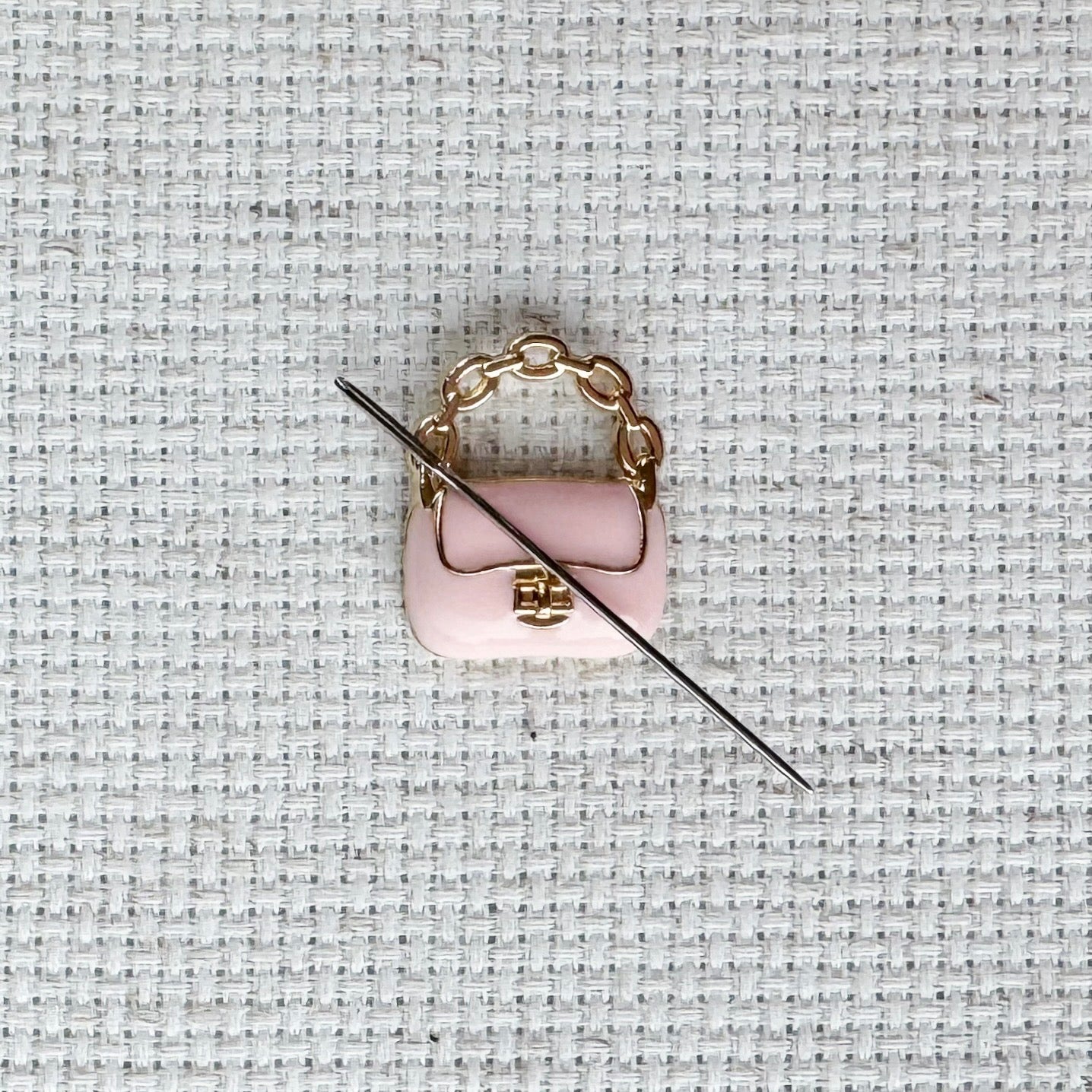 Pink purse magnetic needle minder – enamel accessory for cross stitch, embroidery, and needlepoint – stylish handbag design for fashion loving stitchers.