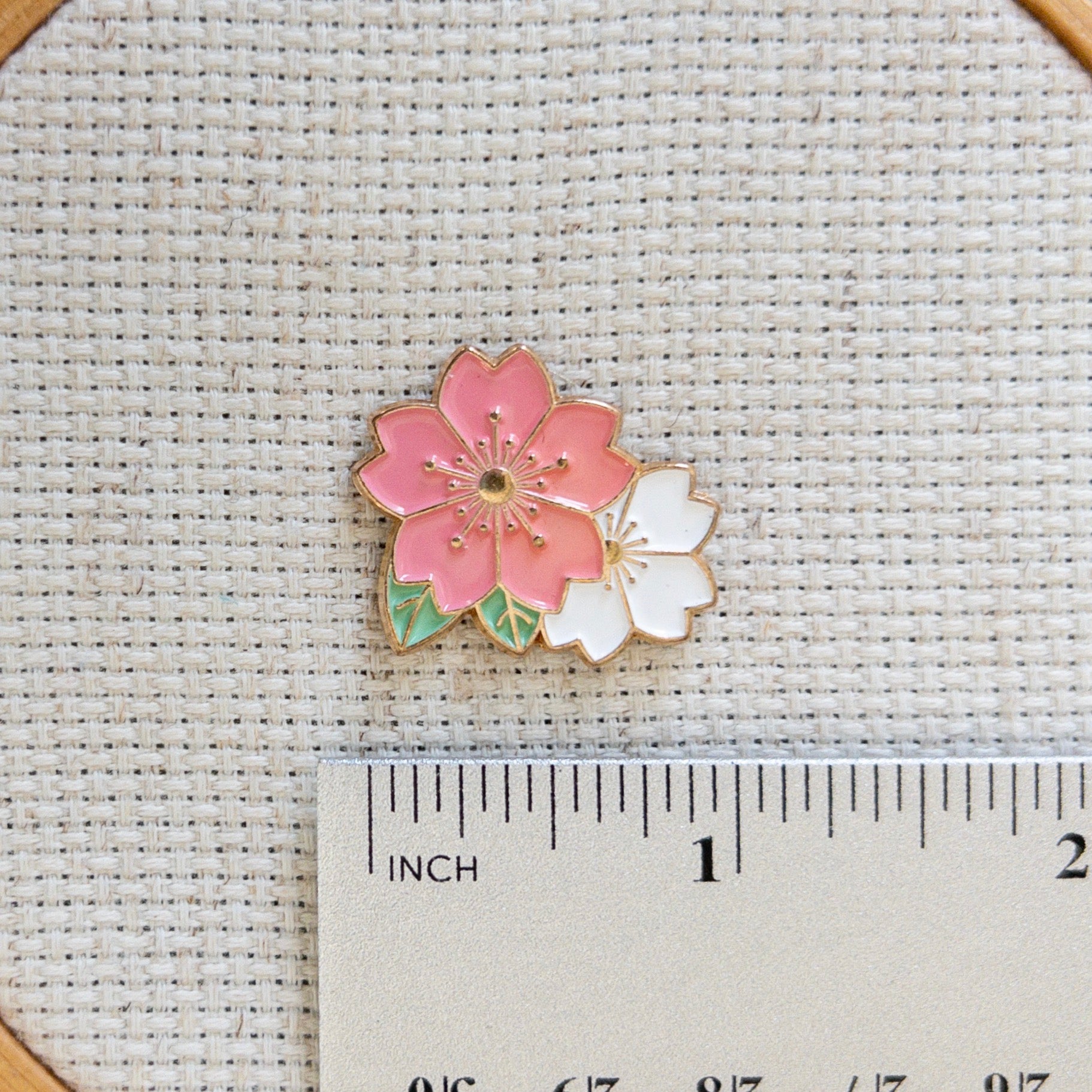 Pink and White Flowers Enamel Needle Minder