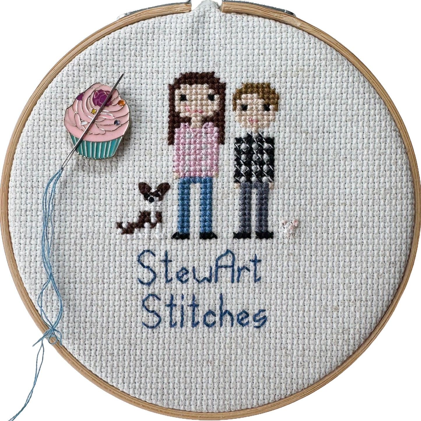 Pink cupcake magnetic needle minder – sweet enamel accessory for cross stitch, embroidery, and needlepoint – cute dessert themed stitching gift for bakers and cupcake lovers.