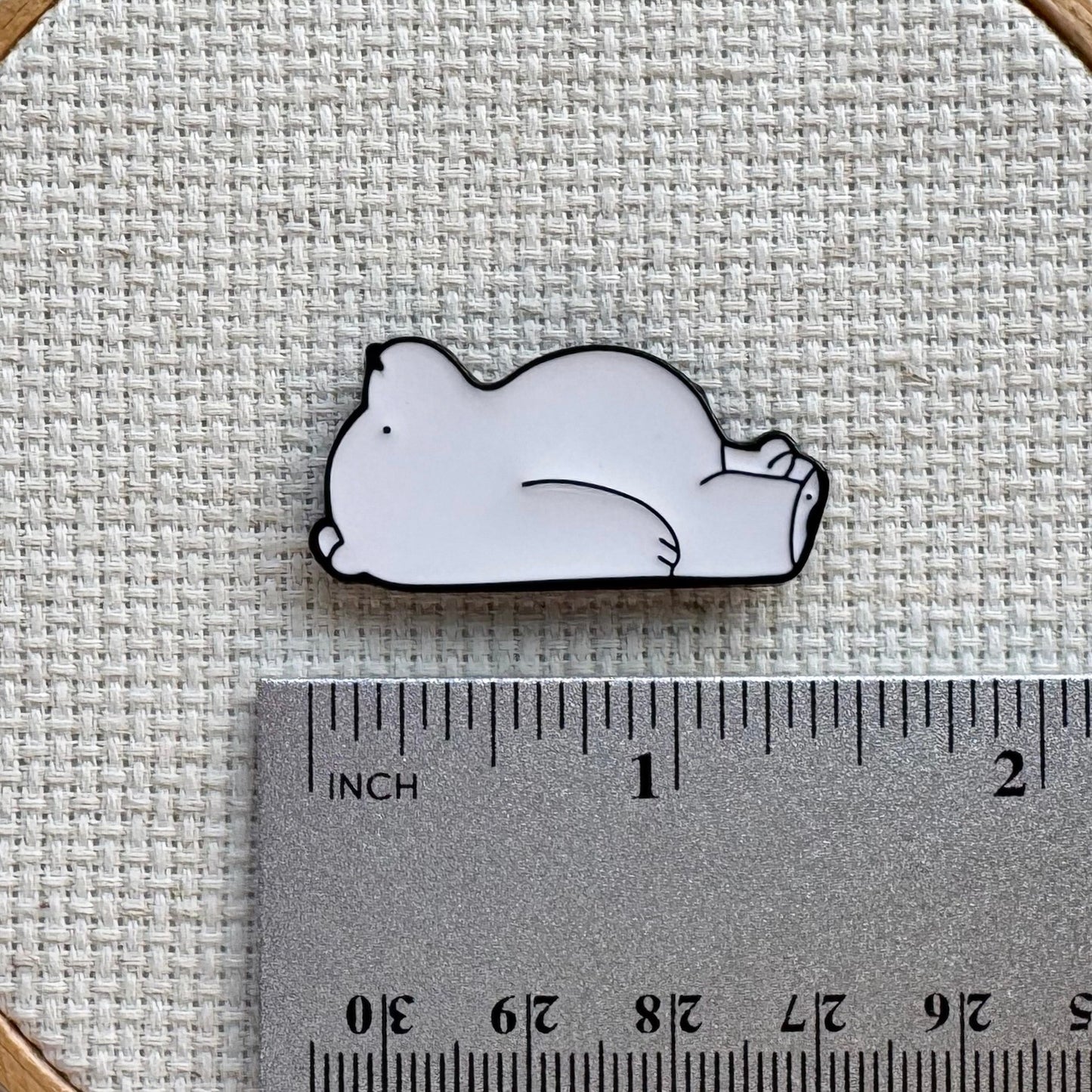 Polar Bear Enamel Needle Minder