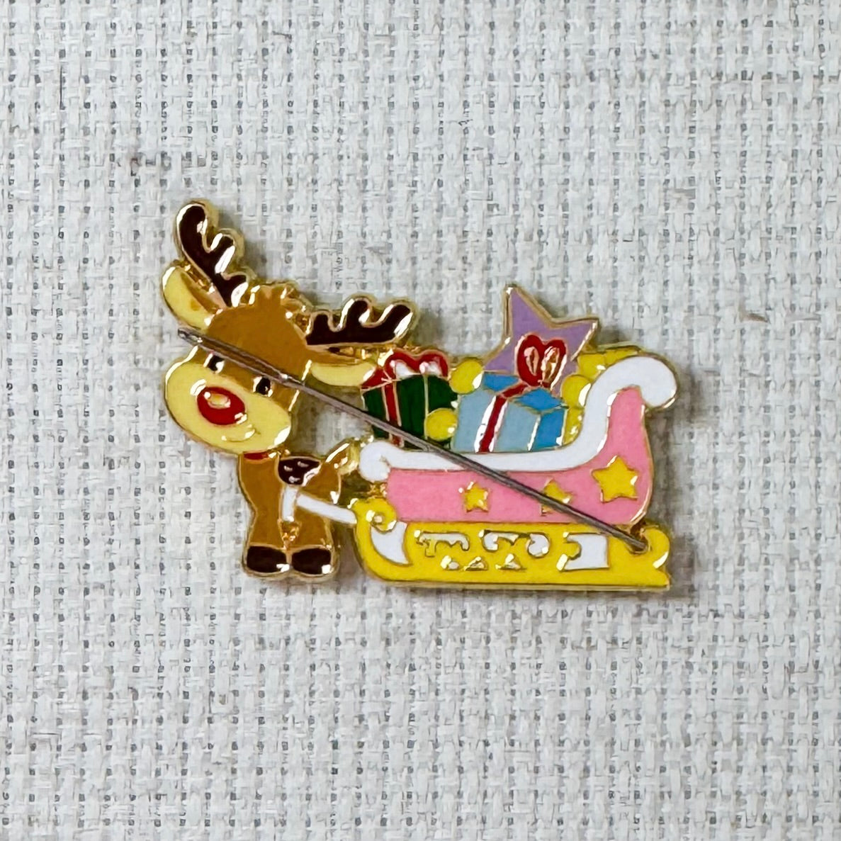 Reindeer and Sleigh Enamel Needle Minder