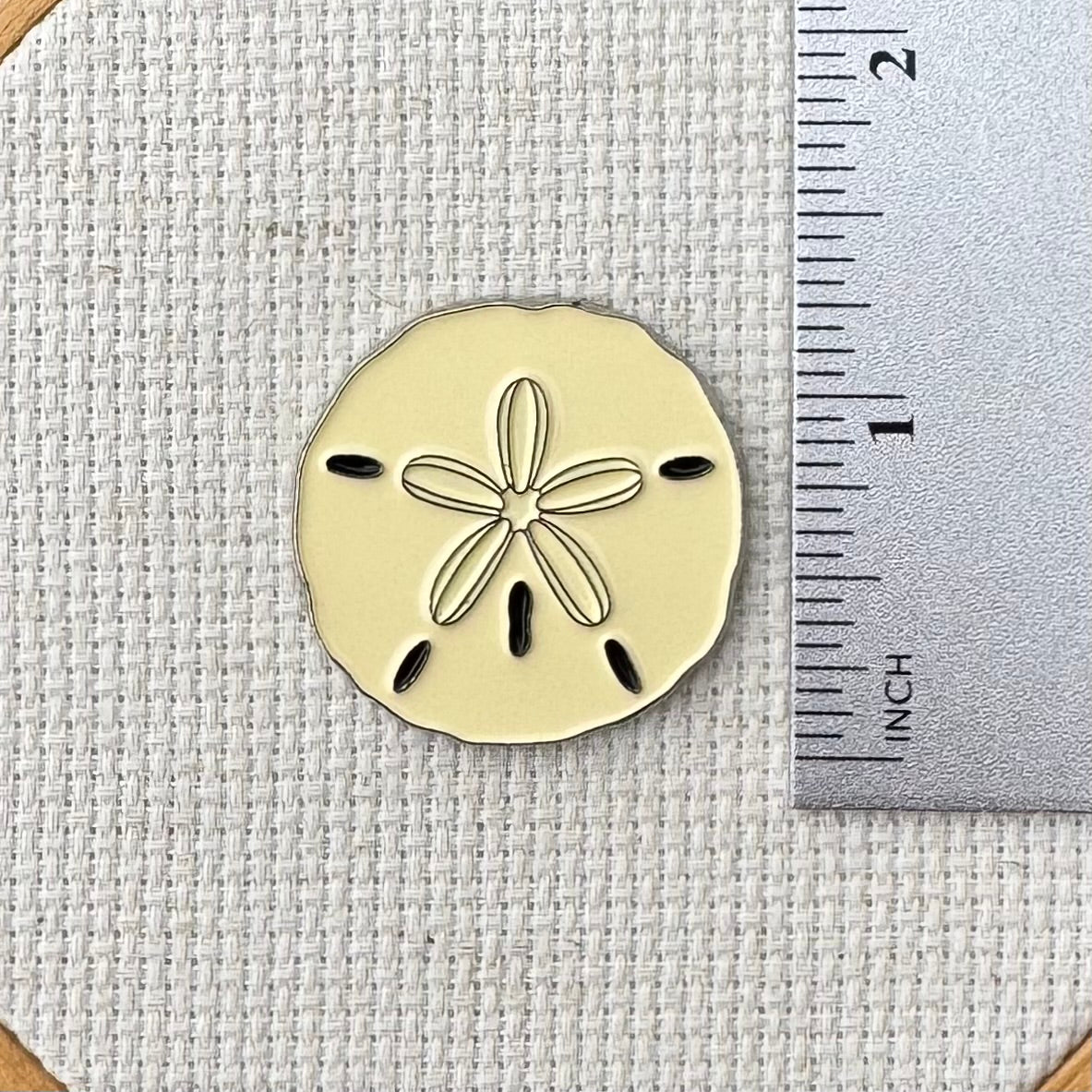 Sand Dollar Enamel Needle Minder