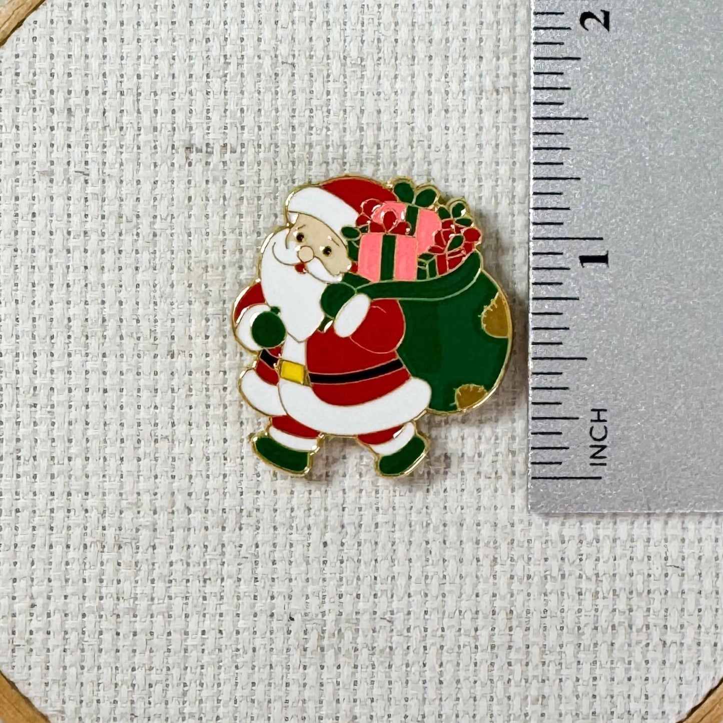 Santa Claus Enamel Needle Minder