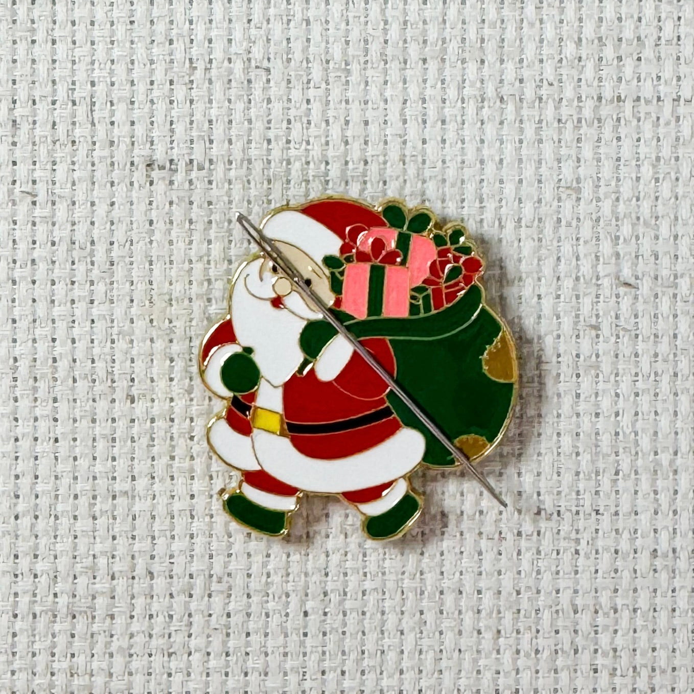 Santa Claus Enamel Needle Minder