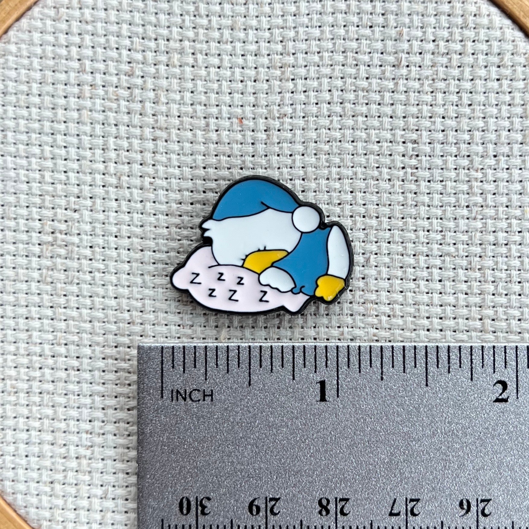Sleepy Duck Enamel Needle Minder