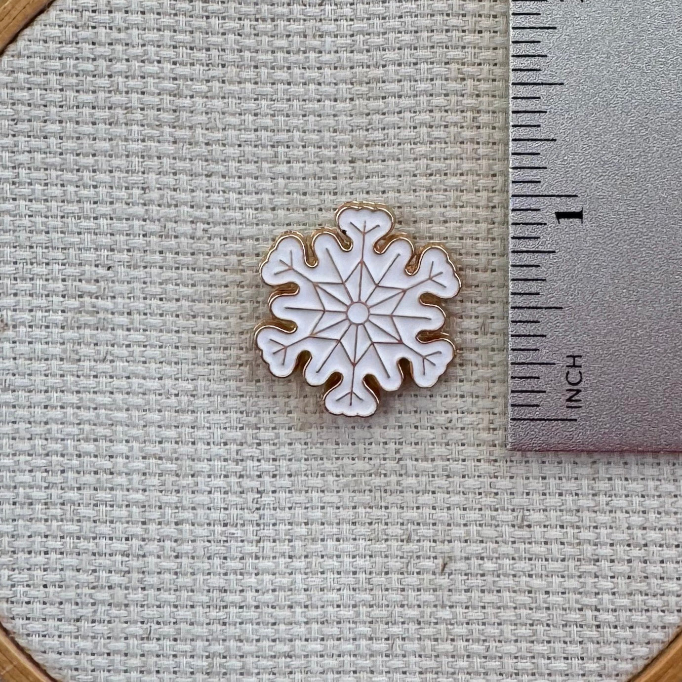 Snowflake Enamel Needle Minder