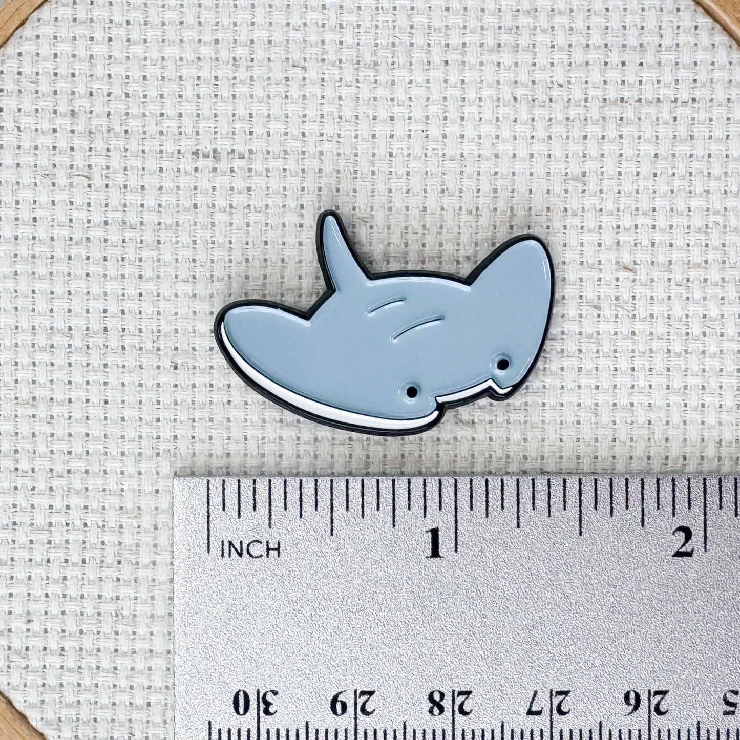 Stingray Enamel Needle Minder