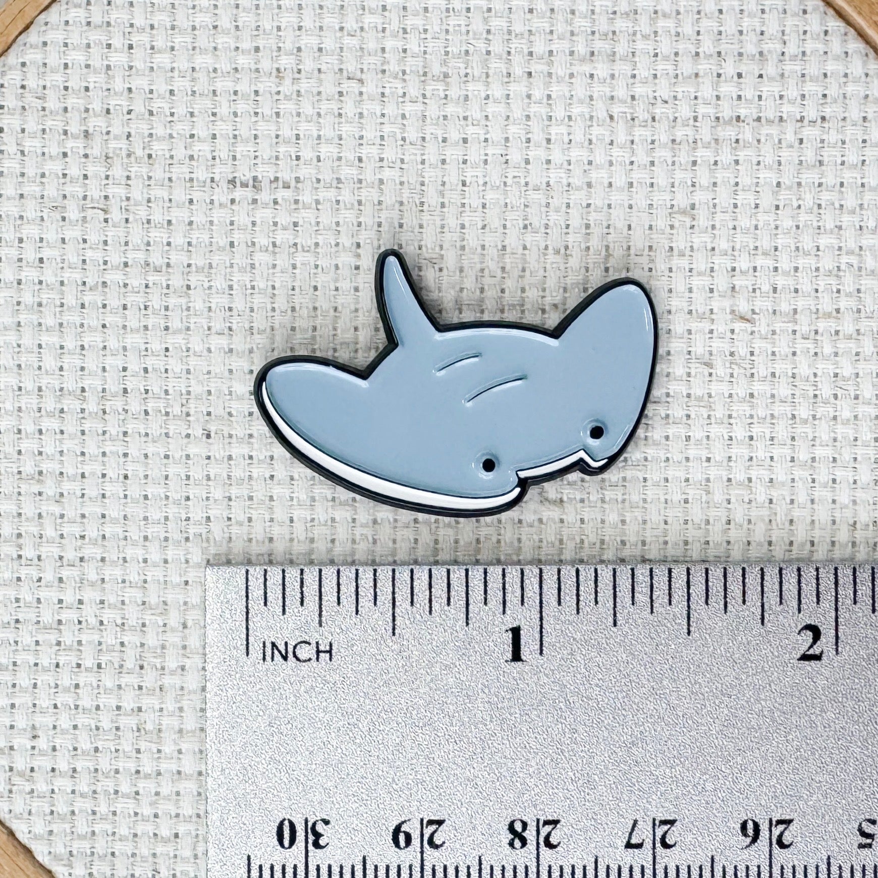 Stingray Enamel Needle Minder