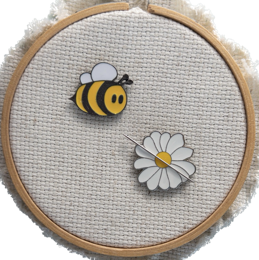 bee and daisy needle minders