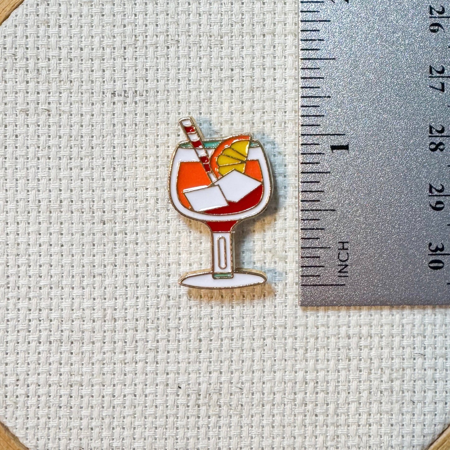 Colorful cocktail enamel needle minder with strong magnet, perfect for holding needles while cross stitching, embroidery, quilting, needlepoint or sewing. Fun drink-themed needle holder for stitchers.