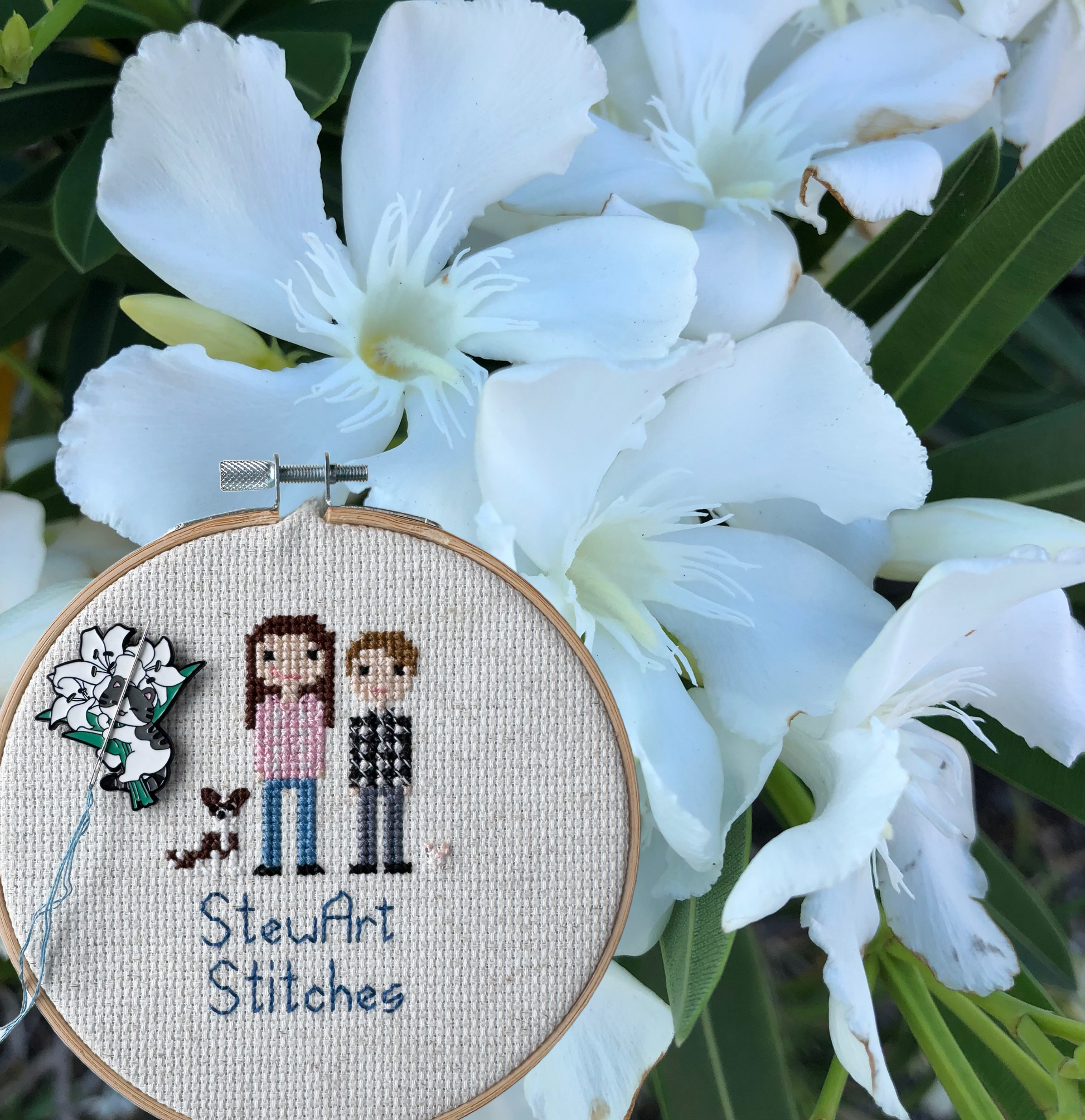 Cat With Lillies Magnetic Enamel Needle Minder