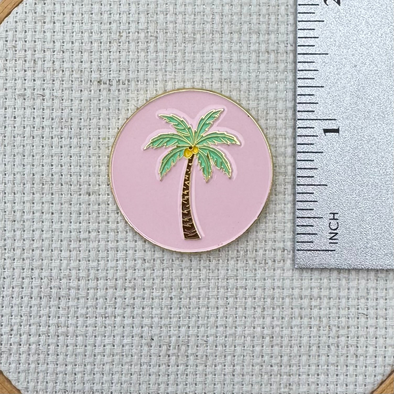 palm tree enamel needle minder