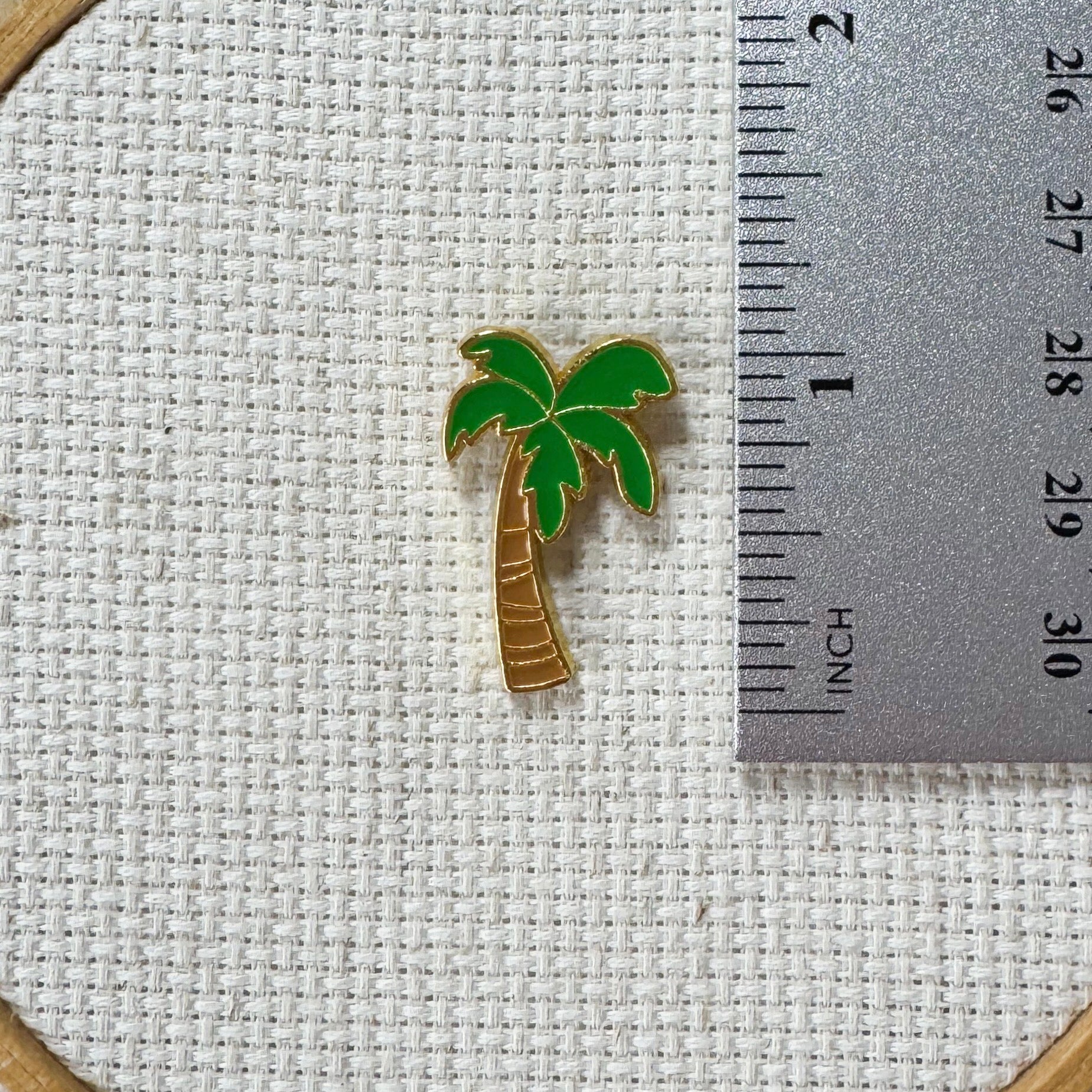 Palm tree magnetic needle minder – tropical enamel accessory for cross stitch, embroidery, and needlepoint – relaxing beach themed stitching gift for summer lovers.