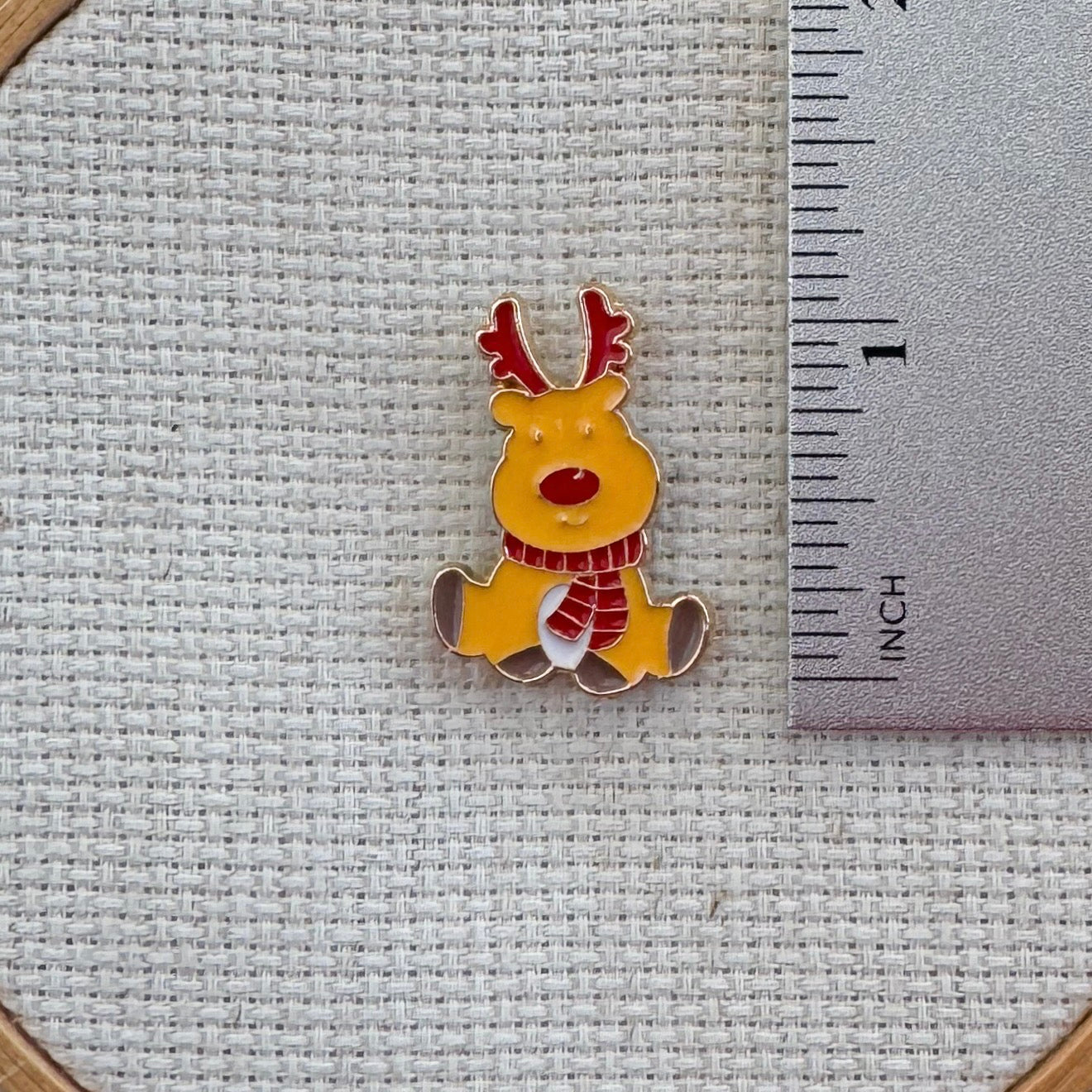 reindeer magnetic enamel needle minder